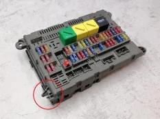 Блок предохранителей салонный Land Rover Freelander