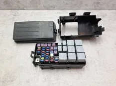 Блок предохранителей под капот Chevrolet Lacetti