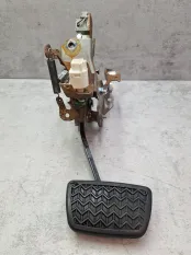 Педаль тормоза Toyota Camry