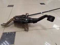 Педаль стояночного тормоза Toyota Camry