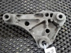 Кронштейн крепления КПП Peugeot 206