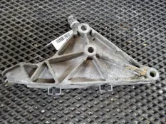 Кронштейн двигателя Opel Zafira A