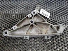 Кронштейн двигателя Opel Zafira A