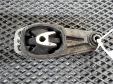 Подушка двигателя Peugeot 2008