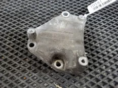 Кронштейн компрессора кондиционера Opel Astra