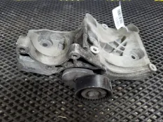 Кронштейн компрессора кондиционера Opel Insignia