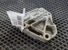 Кронштейн компрессора кондиционера Opel Astra