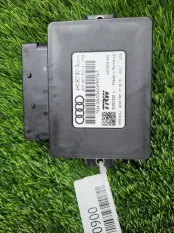 Блок управления стояночным тормозом Audi A8