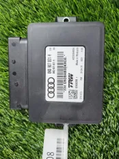 Блок управления стояночным тормозом Audi A4