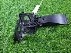 Крюк капота Audi A4