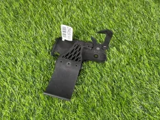 Крюк капота Audi A8