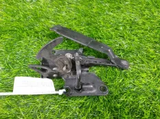 Крюк капота Audi A6