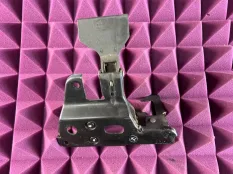 Замок капота Audi A4