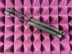 Амортизатор капота Audi TT