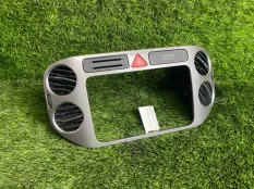 Рамка магнитолы Volkswagen Tiguan