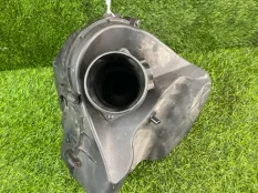 Корпус воздушного фильтра Audi A8