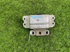 Подушка двигателя Volkswagen Passat