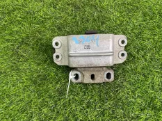 Подушка двигателя Volkswagen Passat