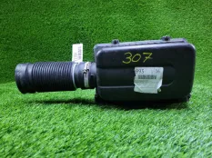 Корпус воздушного фильтра Peugeot 307 SW