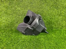 Корпус воздушного фильтра Audi A8