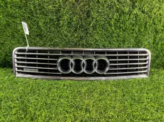 Решетка радиатора Audi A4