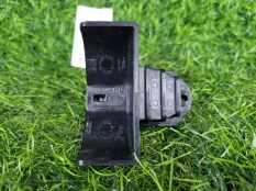 Кронштейн радиатора Jaguar XE