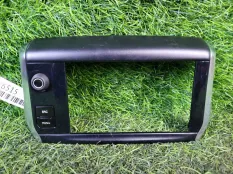 Рамка магнитолы Peugeot 2008