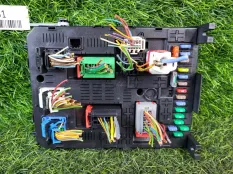 Блок предохранителей Peugeot 308