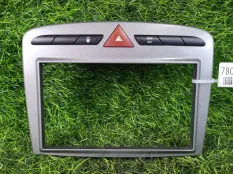 Рамка магнитолы Peugeot 308