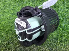 Моторчик отопителя Peugeot 308