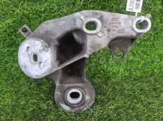 Кронштейн двигателя Audi A4