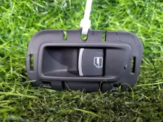 Кнопка стеклоподъемника Volkswagen Tiguan