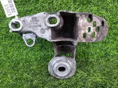 Кронштейн двигателя Audi A4