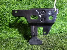 Крюк капота Audi A4