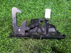 Крюк капота Audi A6