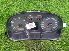 Панель приборов Volkswagen Golf