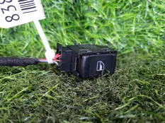 Кнопка стеклоподъемника Volkswagen Golf