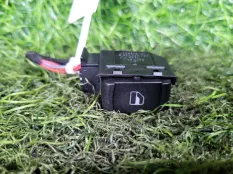 Кнопка стеклоподъемника Volkswagen Golf