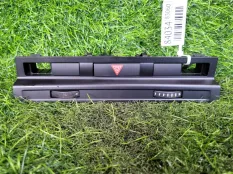 Кнопка аварийной сигнализации Audi A6