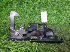 Крюк капота Audi A6