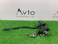 Петля крышки багажника Volkswagen Touareg