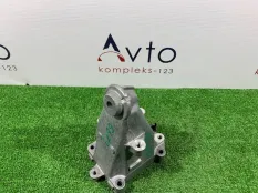 Кронштейн двигателя Mercedes-Benz C-Class