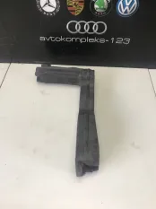 Уплотнитель капота Audi A4