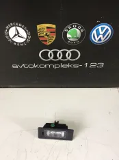 фонарь подсветки номера Audi Q3