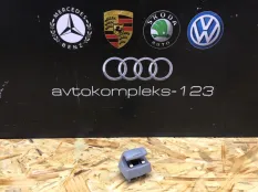 Крепление солнцезащитного козырька Mercedes-Benz Viano