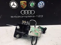 Петля двери Volkswagen Touareg