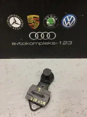 Фиксатор капота Mercedes-Benz E-Class