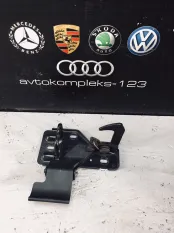 Крючок капота Volkswagen Touareg