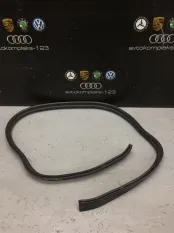 Уплотнитель капота Mercedes-Benz E-Class