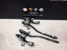Петля двери багажника Volkswagen Touareg